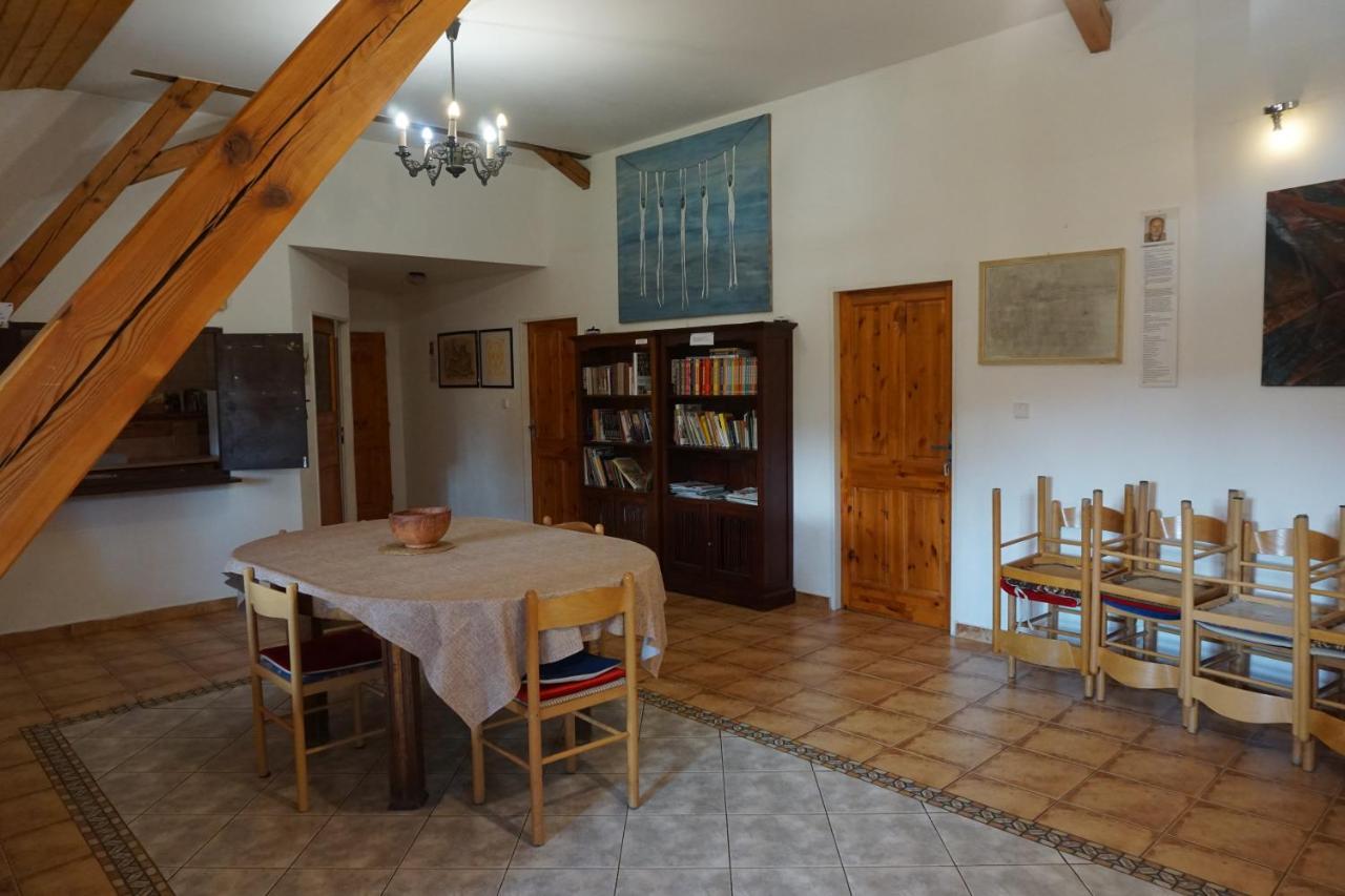 Mlyn-Osvracin Apartment Bagian luar foto
