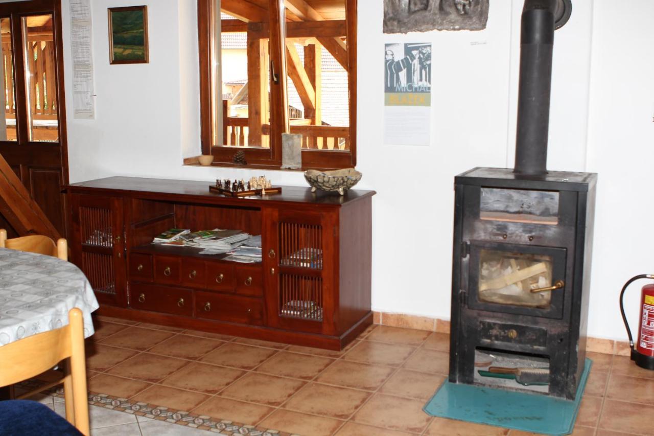 Mlyn-Osvracin Apartment Bagian luar foto