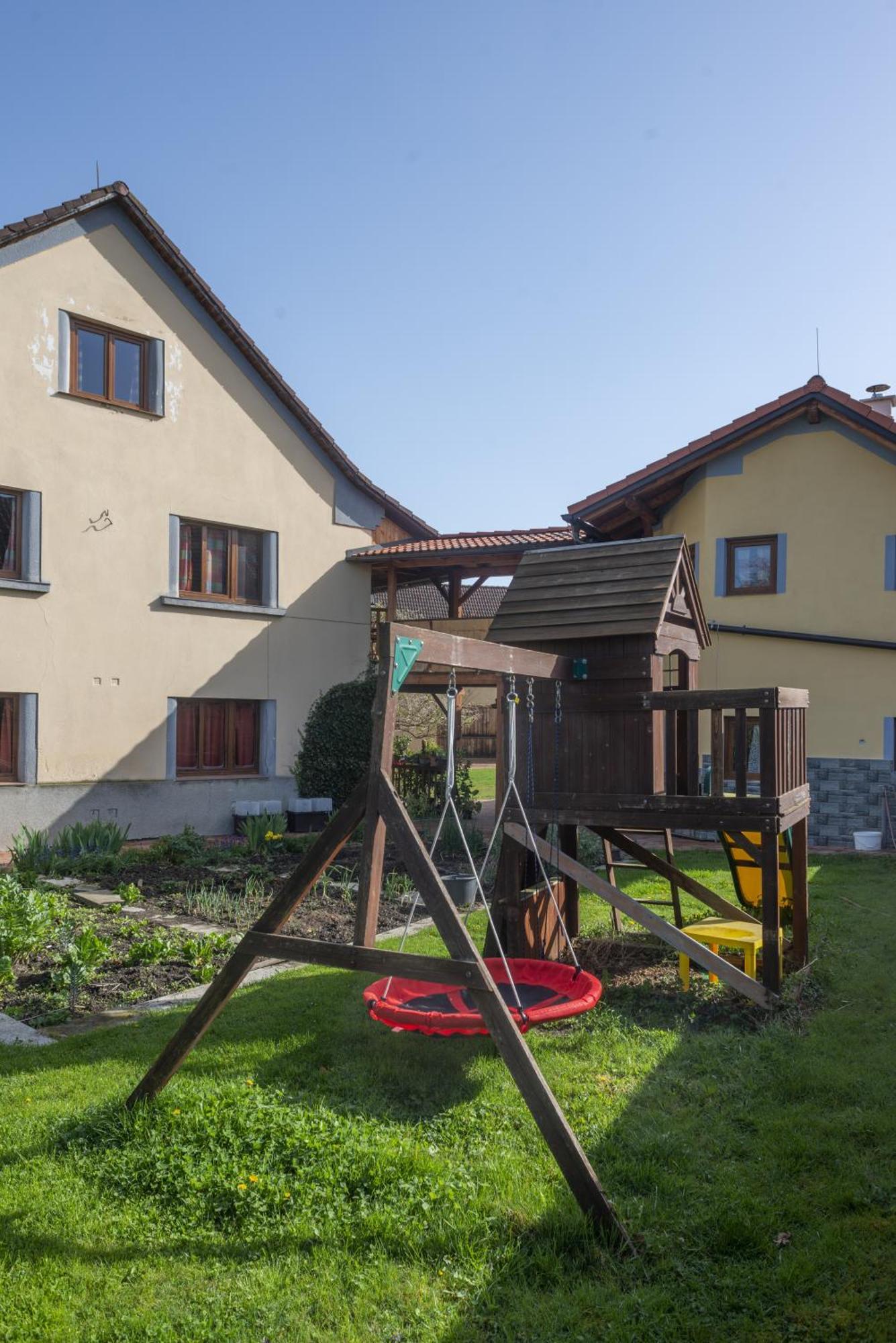 Mlyn-Osvracin Apartment Bagian luar foto